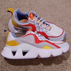 Nike RYZ 365 sneaker in the White/Track Red colorway Womens Size 8.5 CW5590-100